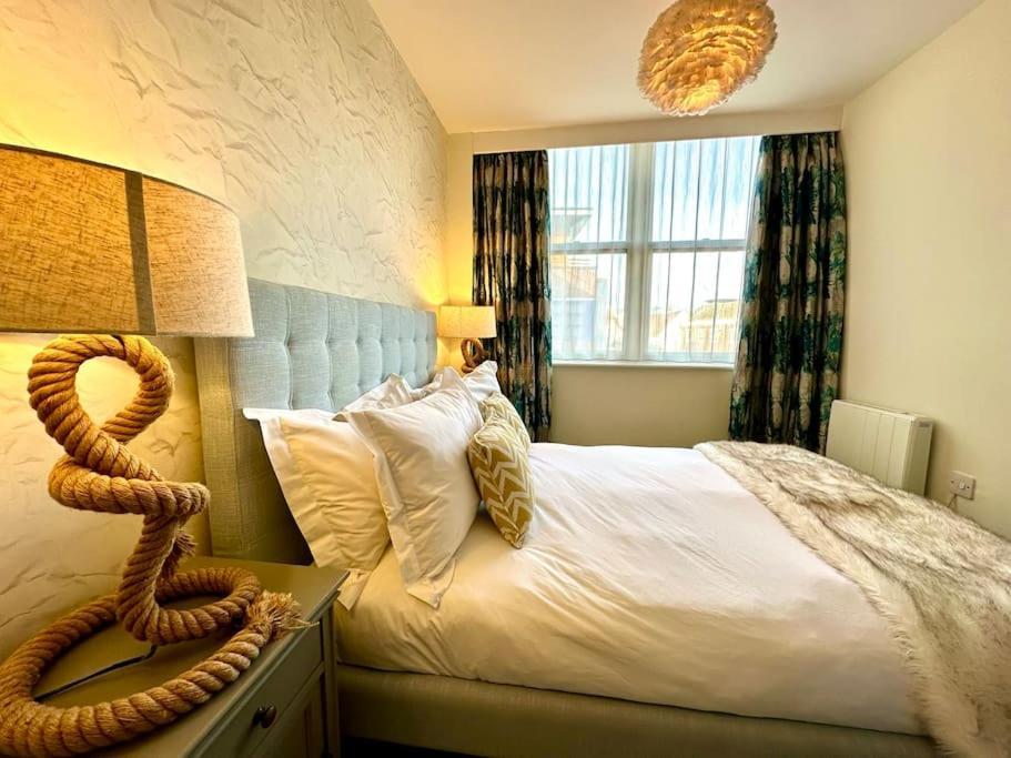 Apartamento Stunning 2 Bedroom Inc Free Parking - 1 Minute Walk To Quay - Great Location - Free Parking - Fast Wifi - Smart Tv - Newly Decorated - Sleeps Up To 4 - Close To & Bournemouth & Sandbanks Poole