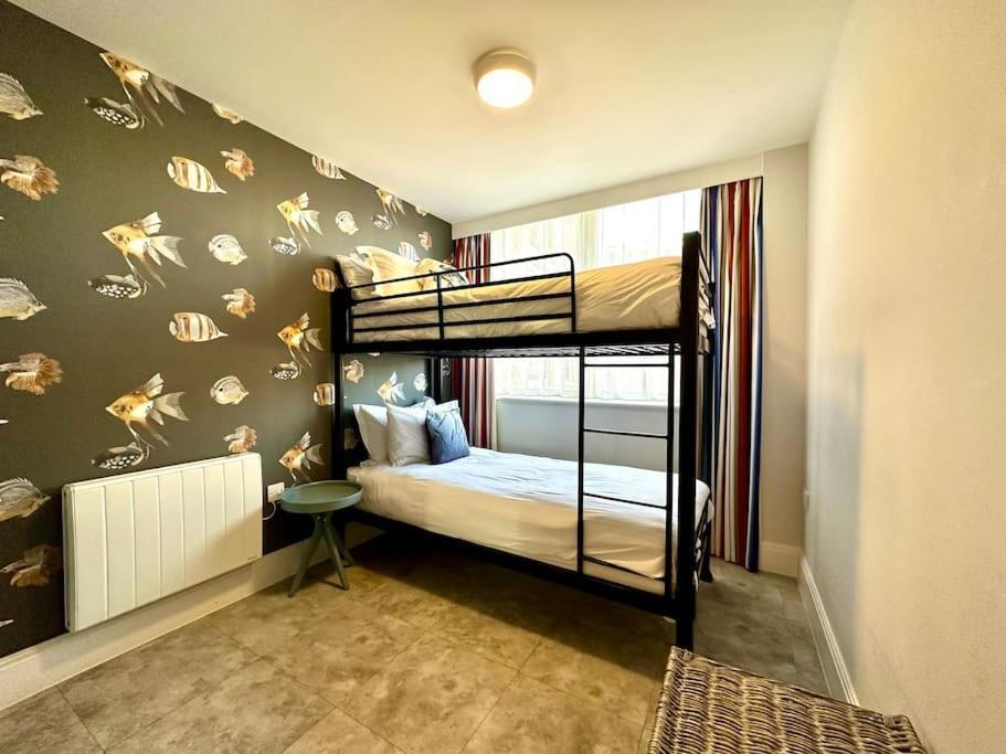 Apartamento Stunning 2 Bedroom Inc Free Parking - 1 Minute Walk To Quay - Great Location - Free Parking - Fast Wifi - Smart Tv - Newly Decorated - Sleeps Up To 4 - Close To & Bournemouth & Sandbanks *