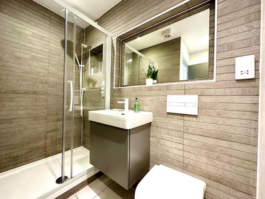 Apartment Quayside Haven: Stylish 2-bedroom Near Quay Poole