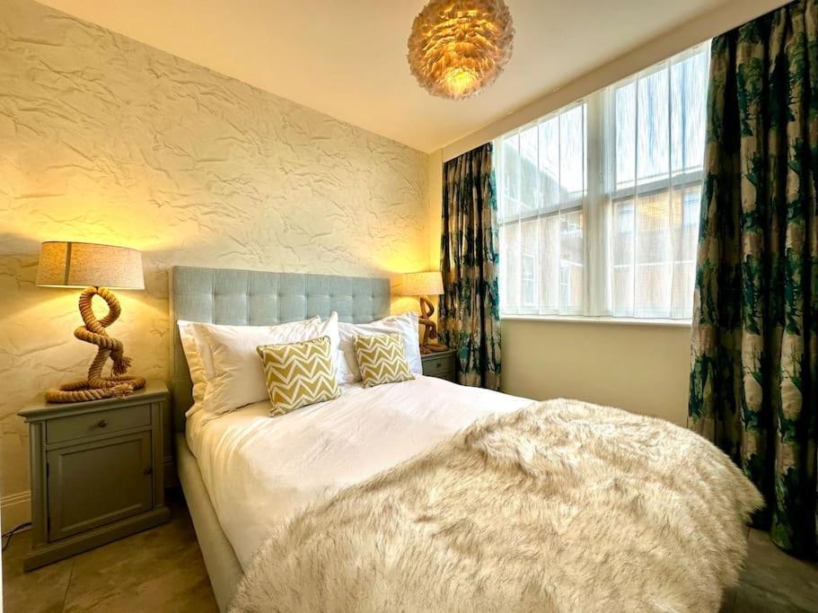 Quayside Haven: Stylish 2-bedroom Near Quay Apartment